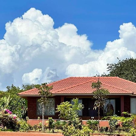 Regenta Resort Mango Village Guhagar Kudān Exteriör bild