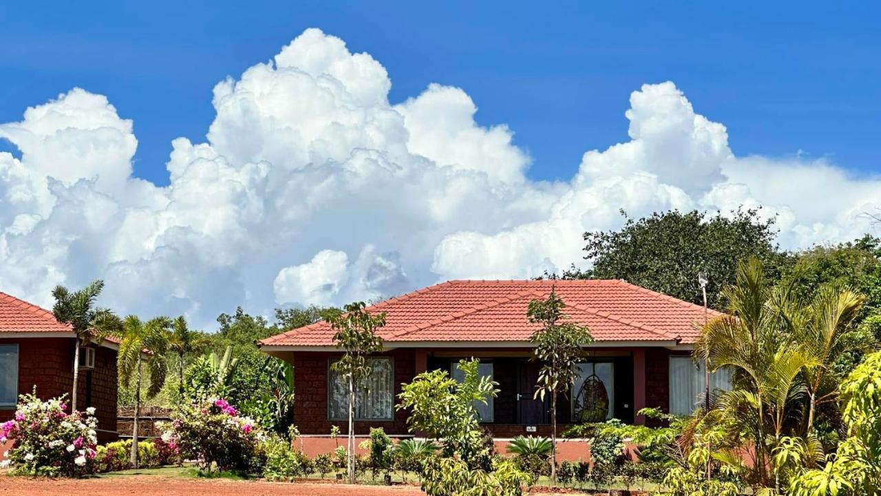 Regenta Resort Mango Village Guhagar Kudān Exteriör bild