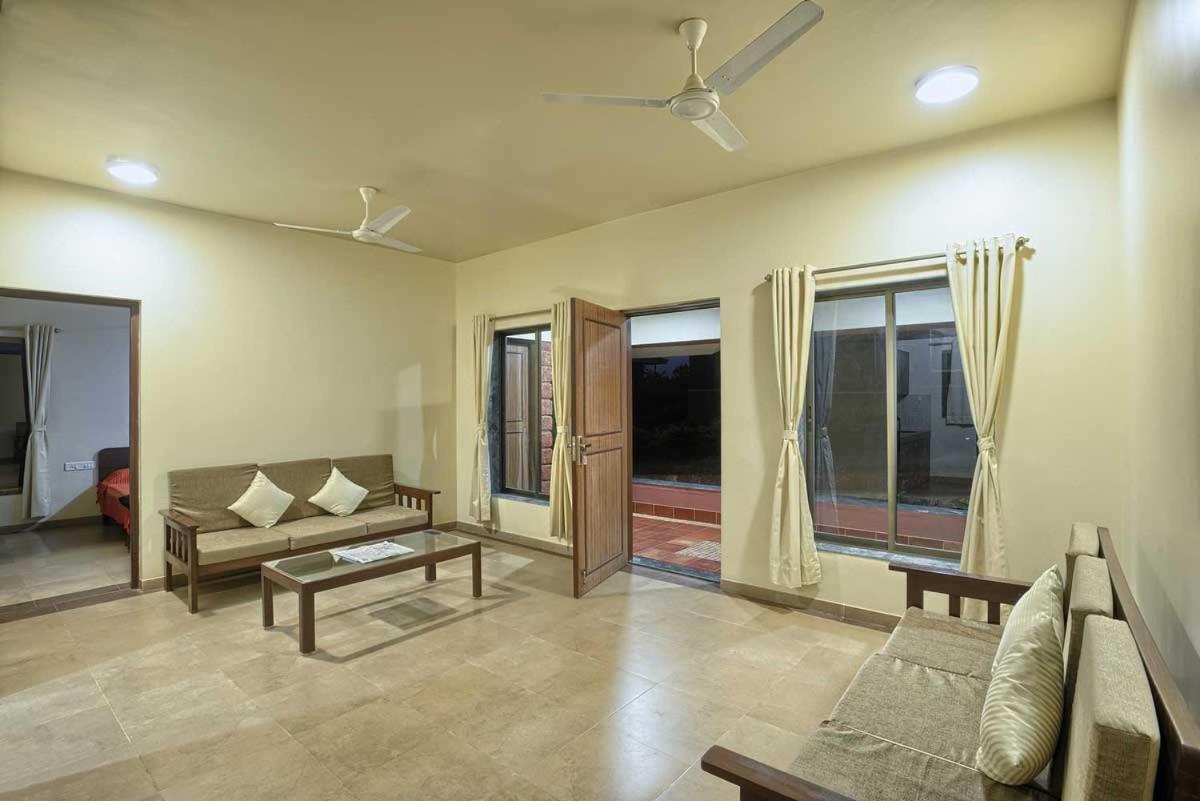 Regenta Resort Mango Village Guhagar Kudān Exteriör bild