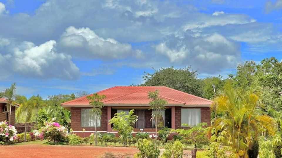 Regenta Resort Mango Village Guhagar Kudān Exteriör bild