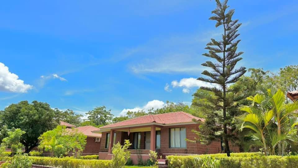 Regenta Resort Mango Village Guhagar Kudān Exteriör bild