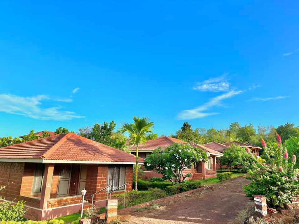 Regenta Resort Mango Village Guhagar Kudān Exteriör bild